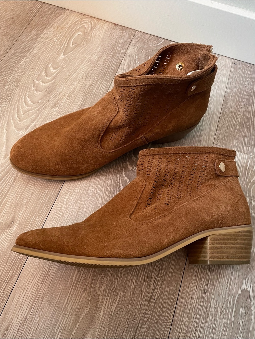 Denver Hayes Suede Leather Ankle Boots Laser Cut Cognac Brown Gold Size 9